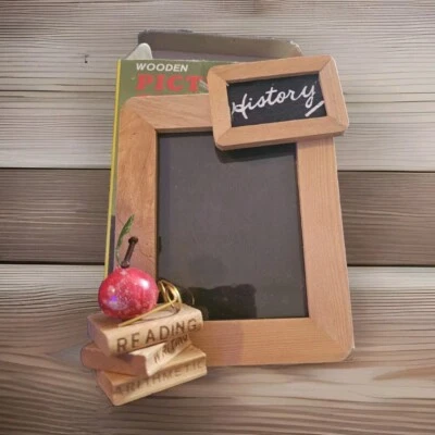 Libros de historia con marco de fotos 3D temático escolar vintage de los 80 y manzana pequeños  Foto 1 de 4