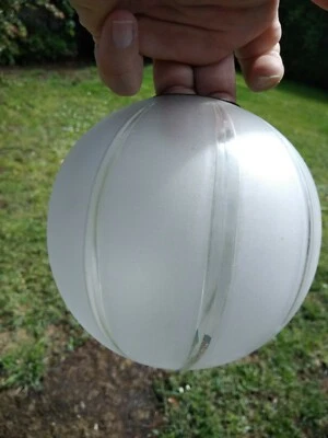 Ancienne boule globe lampe pétrole verre ou cristal dépoli et meulé 9 secteurs - Photo 1/4