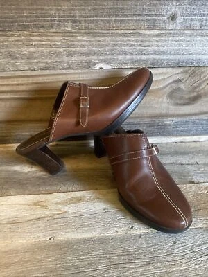 Zuecos/zapatos para mujer St. Johns Bay de cuero marrón sin cordones de tacón de mula - talla 7,5 Foto 1 de 4