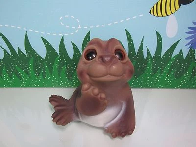 EURO SEAL BANK 1984 - Muñeca troll presa de 6" - NUEVA, sin etiqueta colgante - llave de metal Foto 1 de 4