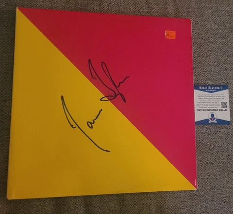 JAMES TAYLOR SIGNED FLAG VINYL BECKETT AUTHENTICATED#BC52440 BAS AUTO WOW 1979 Cover