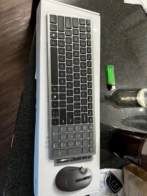 Dell KM7120W Wireless Keyboard/Mouse Bundle - Titan Gray, US English - Image 1 of 3