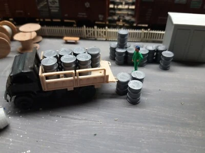 Lot 20 fûts gris métal bidons Ech 1/87 HO décor train diorama entrepôt maquette