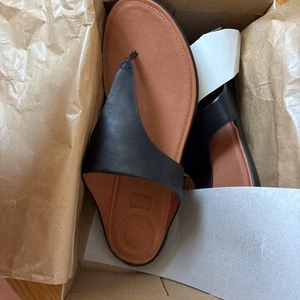 Sandalias chanclas FitFlop de cuero con puntera - Imagen 1 de 1
