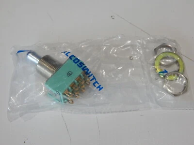 ALCO MTG406P 迷你 TOGGLE 开关 4PDT 球棒样式 6A 250VAC 金色铅 — 第 1/3 张图片