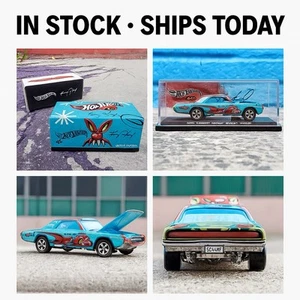 Hot Wheels x Kenny Scharf Custom T-Bird en mano - Imagen 1 de 16