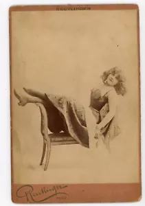 PHOTO CABINET carte album REUTLINGER à Paris, une femme disque sur les seins - Imagen 1 de 2
