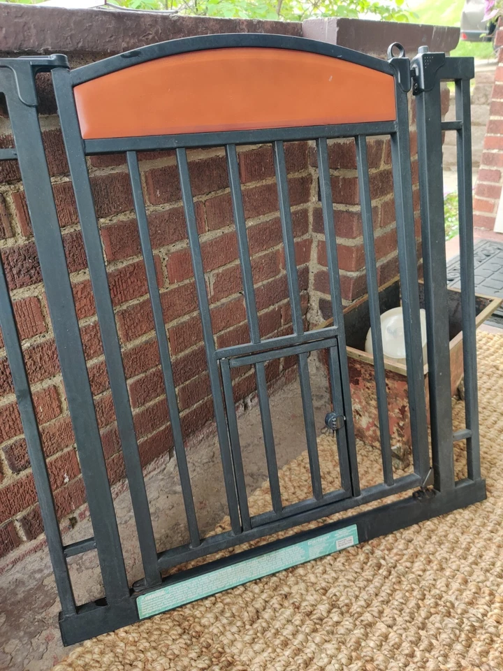 Pet Gate Carlson Model# 3030 - Image 1 of 3