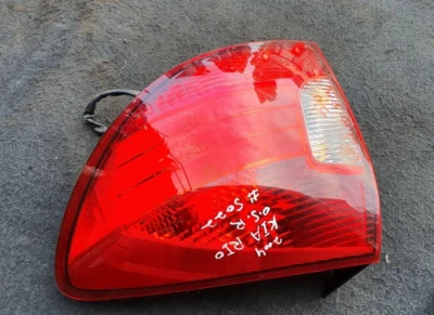 Kia Rio 1,4 2004 gasolina conductor lateral luz trasera #m5022 Foto 1 de 4