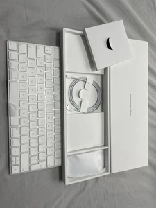 Apple Wireless Bundle Magic Mouse Magic Keyboard UK 602-01208-A - Zdjęcie 1 z 2