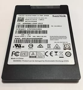 SanDisk 0Y03K8 256GB SSD 2,5" SATA Modell: SD8SB8U-256G-1012 DP/N: Y03K8 - Bild 1 von 2