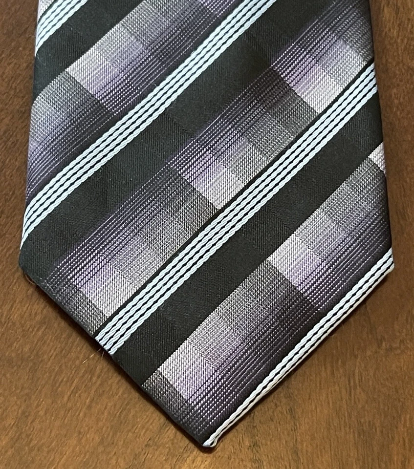 Corbata para el cuello Duomo Milano hecha a mano púrpura negra 100 % poliéster para hombre hecha en China Foto 1 de 4