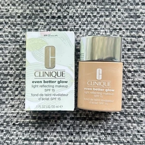 Clinique Even Better Glow Light Reflecting Makeup SPF15 30ml - Shade WN 22 Ecru - Picture 1 of 3