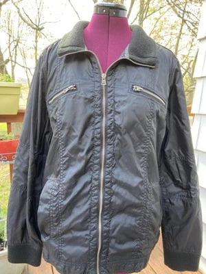 Chaqueta cortavientos Converse One Star utilitaria mediana negra cremallera completa cremalleras Foto 1 de 4