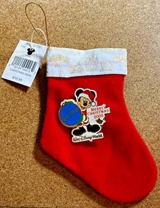 WALT DISNEY WORLD RESORT 2005 MERRY CHRISTMAS  SANTA MICKEY LE 4000 STOCKING PIN - Picture 1 of 1