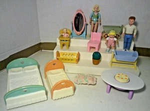 Fisher Price liebevolle Familie Puppenhaus Puppen ~ Möbel ~ Tisch Krankenschwester ~ Betten ~ - Bild 1 von 7