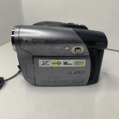 SAMSUNG SC-DC173U DVD CAMCORDER WITH 34x OPTICAL ZOOM With Works - Image 1 of 4