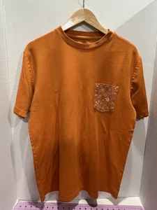 Popeyes Medium Love That Chicken Mitarbeiter Arbeiter Uniform orange T-Shirt Tasche M - Bild 1 von 5