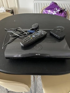 SKY+ HD DRX895 DIGITAL BOX 2TB HDD WIFI WITH REMOTE IN FULLY WORKING - Picture 1 of 4