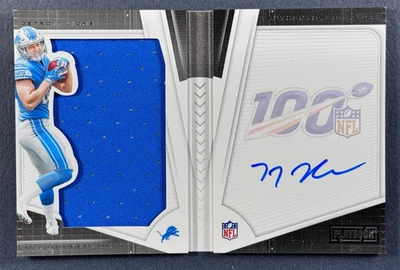 Camiseta Jumbo 2019 Panini Playbook 221 T.J. Hockenson Rookie RC Booklet Auto /199 - Imagem 1 de 3