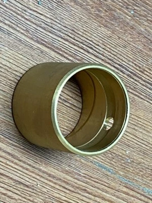 Buje trasero bronce salida trasera transmisión Suzuki Samurai 5sp Foto 1 de 2