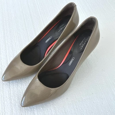 Туфли-лодочки Rockport Total Motion с заостренным носком серо-коричневые лакированная кожа рабочая одежда - Изображение 1 из 4