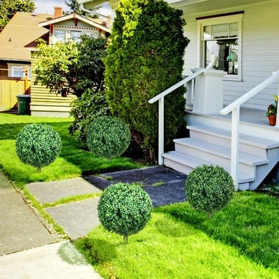 Juego de 2 árboles topiarios de boj artificiales con estaca de tierra Foto 1 de 4