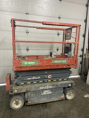 2014 SKYJACK SJ3219 19’ ELECTRIC RUNABOUT SCISSOR DRIVABLE MAN LIFT - Image 1 of 4