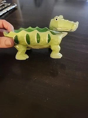 Bandeja de saboneteira verde Jenny Jeff Designs jacaré Bobblehead - Imagem 1 de 4