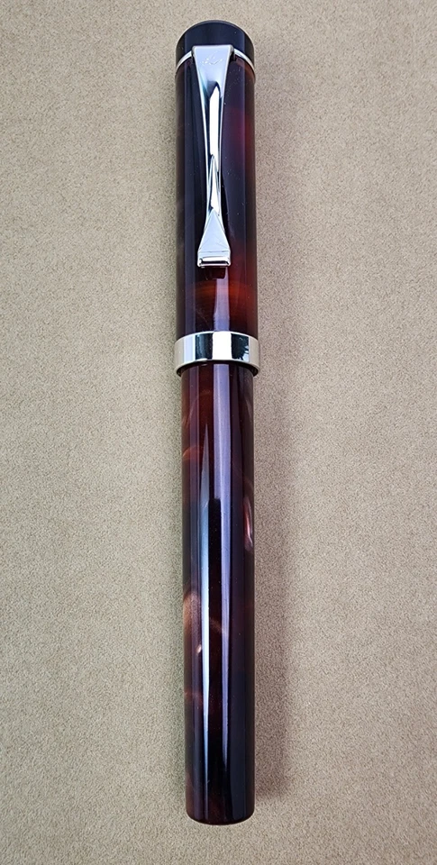 Pluma Estilográfica Laban Celebration Perla Negra Plumín Mediano LRN-F688BP (Sin Caja/Papeles) Foto 1 de 4