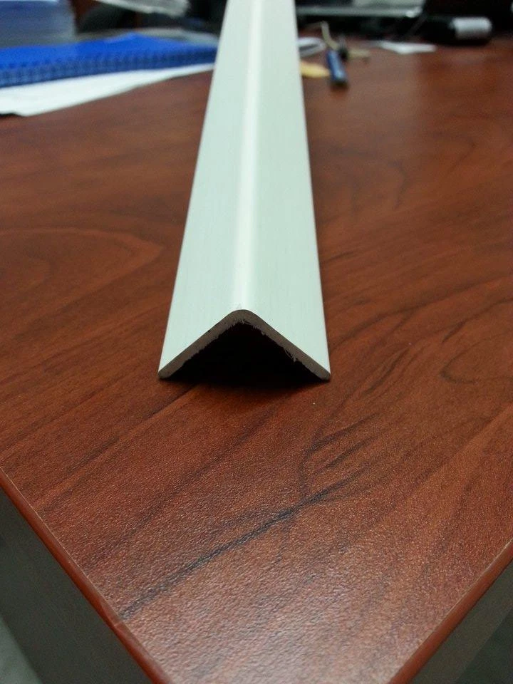 PROFILI IN PVC  BIANCO ANGOLARE 25X25X2 DA MT.2,60 - Immagine 1 di 1