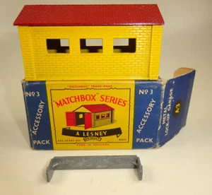 Matchbox Accessory Pack A3 Garage perfekt in "C" Box mit Clip - Bild 1 von 8