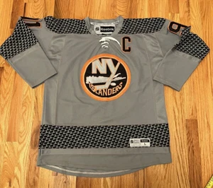 Camiseta deportiva NHL New York Islanders John Tavares talla M gris cosida Reebok - Imagen 1 de 8