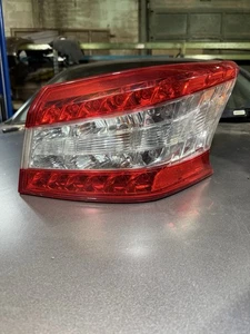 Tail Light Lamp Assembly For 13-15 Nissan Sentra Passenger Outer Mounts On Body - Picture 1 of 2