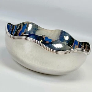 Royal England Hand Made Hammered Bowl Argent-Plate Silver-plate Wavy Rim 8" - Picture 1 of 9
