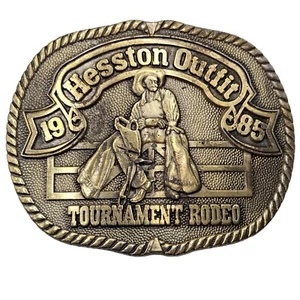 Hesston Rodeo Hebilla de Cinturón 1985 PRCA Conjunto Torneo Vaquero Ropa Occidental - Imagen 1 de 8