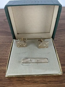 Vintage Gold Tone Cufflinks and Matching Tie Clip with Decorative Arrows - Picture 1 of 3