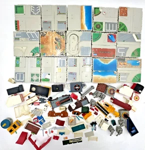 Grande lotto di micro macchine vintage Galoob viaggio città playset pezzi - Foto 1 di 10