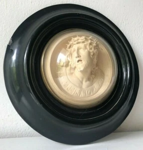 Cornice tonda Napoleone III - scultura in caolino - arte sacra - Cristo Mattei - Foto 1 di 10