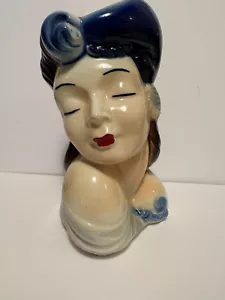 Royal Copley Bare Shoulder Lady Wall Pocket Planter - Picture 1 of 9