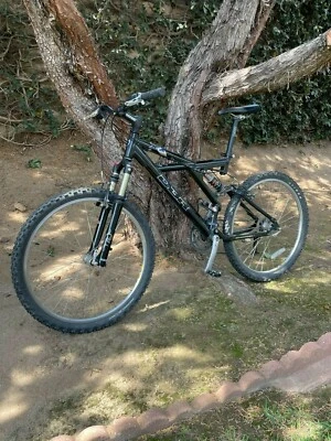 Bicicleta de montaña Diamondback X2 suspensión completa negra mediana con suspensión mejorada Foto 1 de 4
