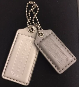 Coach Anhänger Hängeetikett Charm sehr hellgrau Leder & dunkelgrau Leder groß - Bild 1 von 5