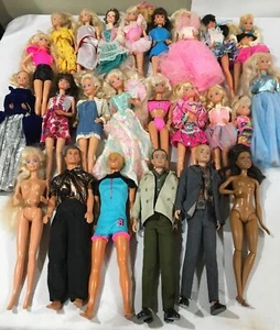 Vintage bis aktuell riesiges Barbie Lot insgesamt 24 Puppen (enthält 2 - 60er Jahre Ken Puppen) - Bild 1 von 16