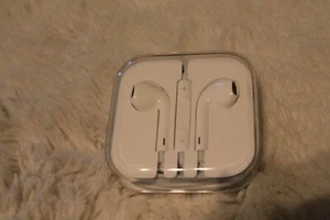Original OEM Apple iPhone EarPods Wired 3.5mm Headset Earbud Headphones New - Photo 1 sur 3