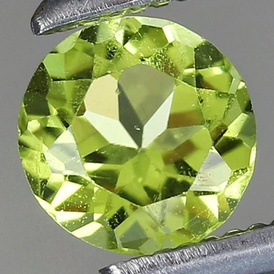 0.46ct t.w 4.9x4.8mm Round Natural Green Peridot Gemstone, Myanmar - Image 1 of 4