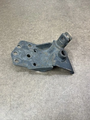 Palanca de cambios izquierda Harley Davidson FXWG Wide Glide y soporte de montaje de clavija de estribo Foto 1 de 4