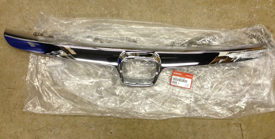 Genuine OEM Honda Civic 4Dr Sedan Chrome Grille Molding 2006-2008  Foto 1 de 1