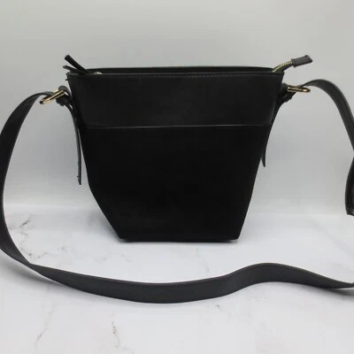 Bandolera de hombro para mujer H&M negra con cierre de cremallera 10,5"X8,5"X5" Foto 1 de 4