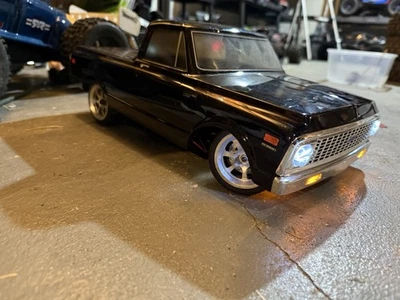 Camión Vaterra V100 C10 AWD pintado personalizado sin abuso usado con resplandor inferior + ¡Extras! Foto 1 de 4