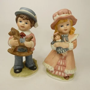Vintage 1970’s Homco Girl Doll Boy Rocking Horse Toys Figurine #1419 AGJ&L - Foto 1 di 20
